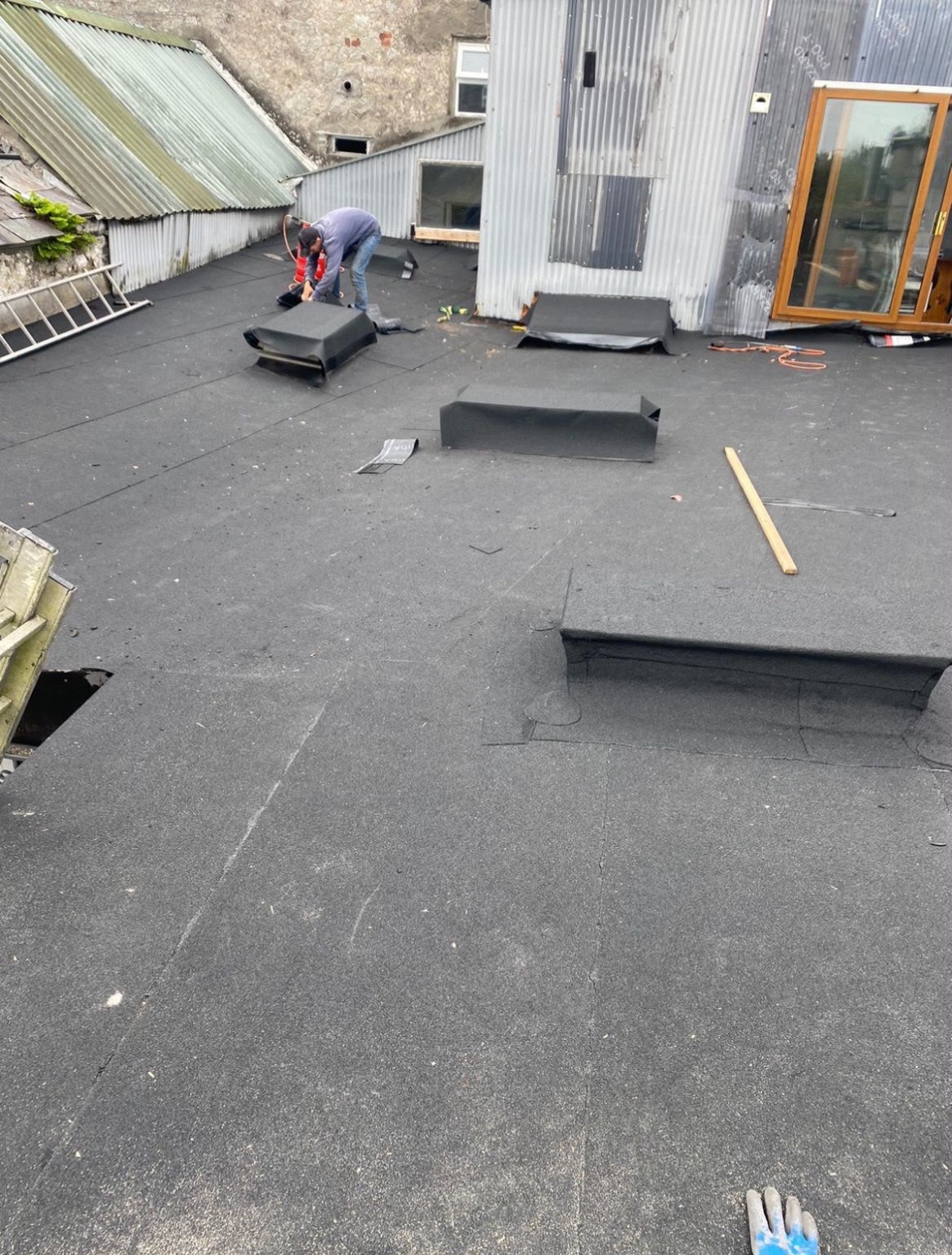 Large aggregate-finish felt roof project